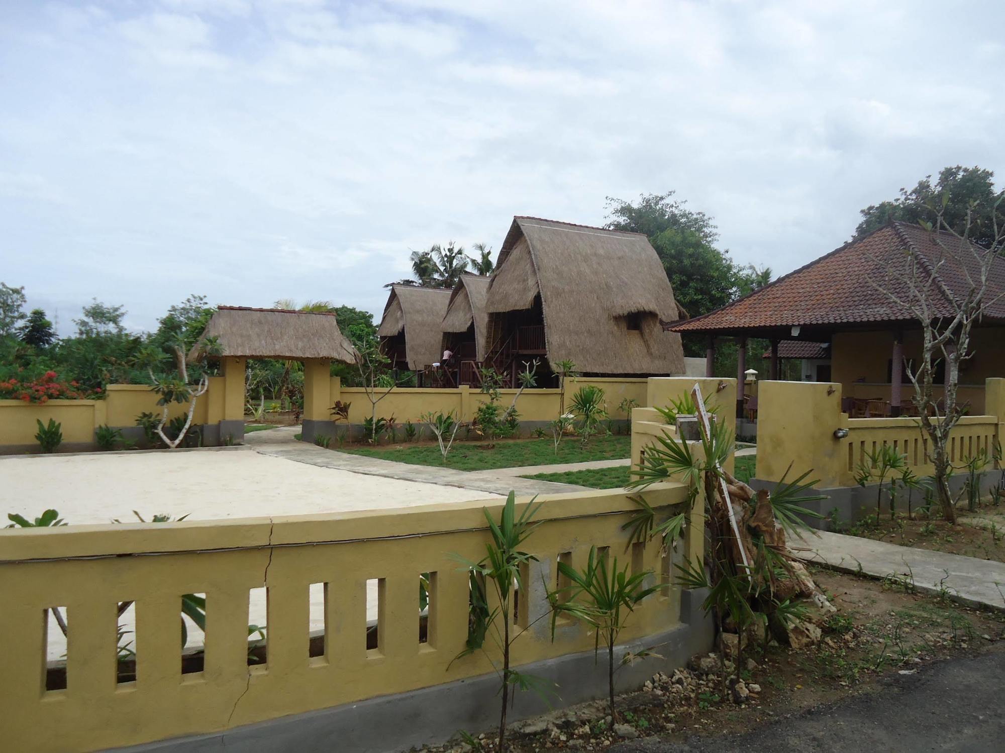 Abian Huts Dream Beach Lembongan Exterior photo